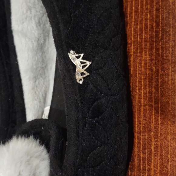 Pretty You London Black and Gray Pom Pom Quilted Slippers, New, Large, 8-9 - Picture 6 of 10